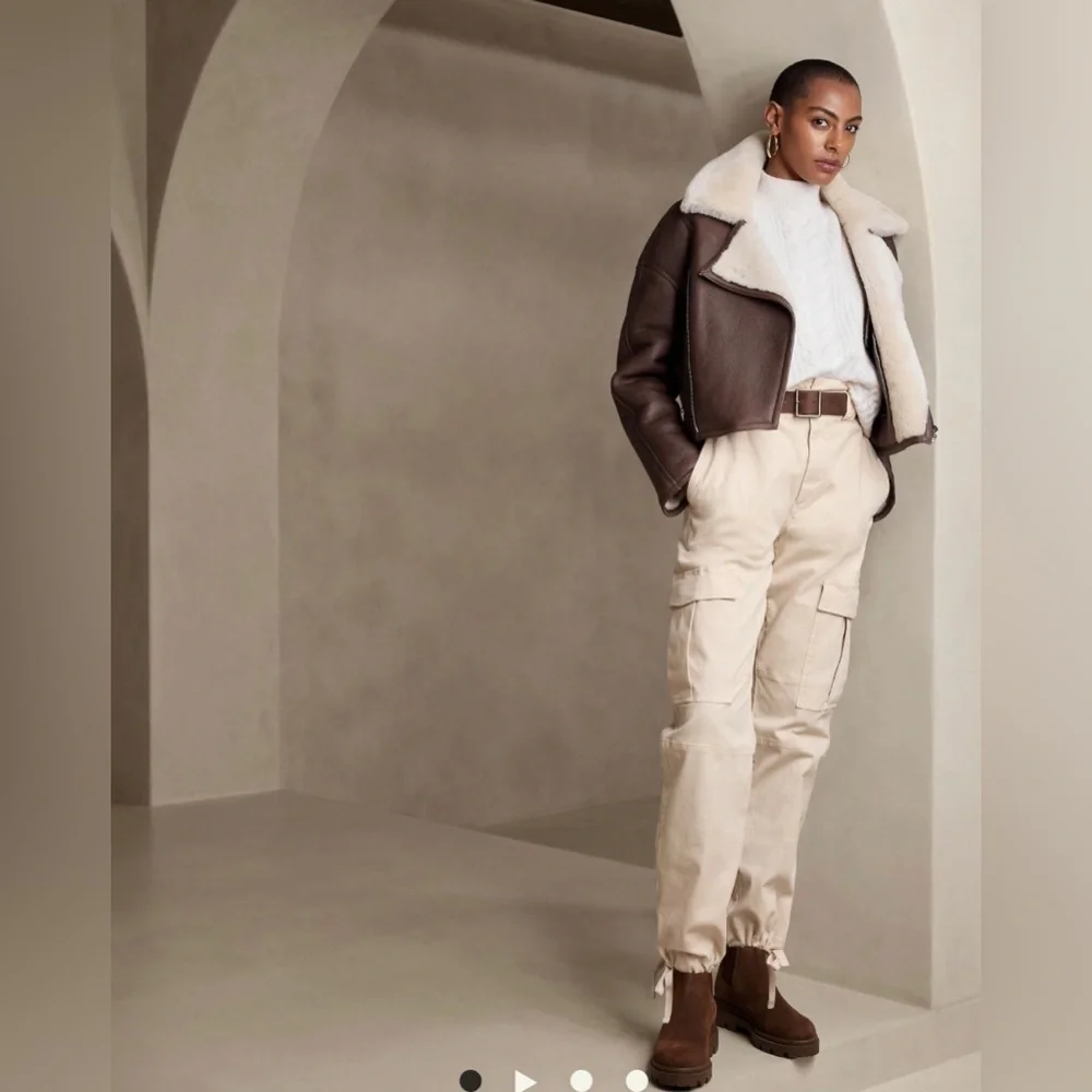 NWT! BANANA REPUBLIC TRANSITION CREAM WHITE SIERRA MOLESKIN CARGO PANT 💜